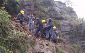 पहिरोमा पुरिएर डोटीमा दुई बालबालिकाको मृत्यु 